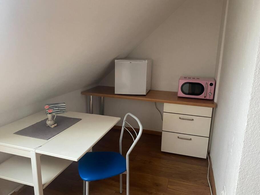 Ruhige Dachgeschosswohnung Seelze Eksteriør billede