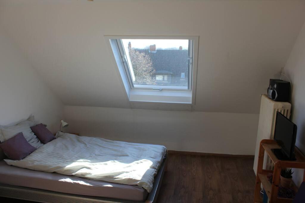 Ruhige Dachgeschosswohnung Seelze Eksteriør billede